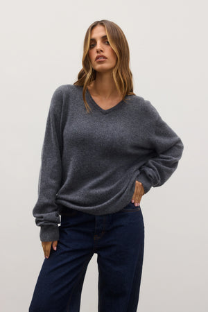 BILLIE V- NECK SWEATER DARK HEATHER GREY BAYSE – EMIA FASHION