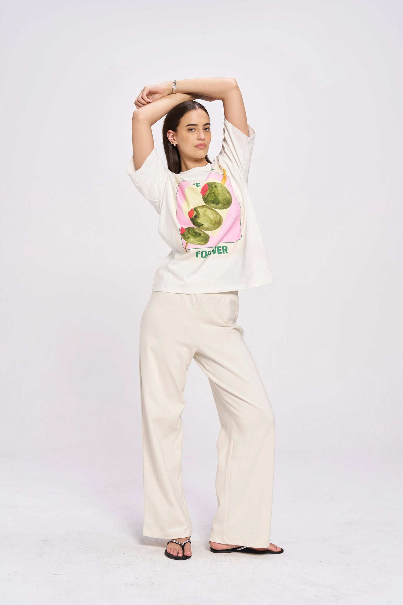 OLIVE GIRL OVERSIZE T-SHIRT - WHITE - MAKU