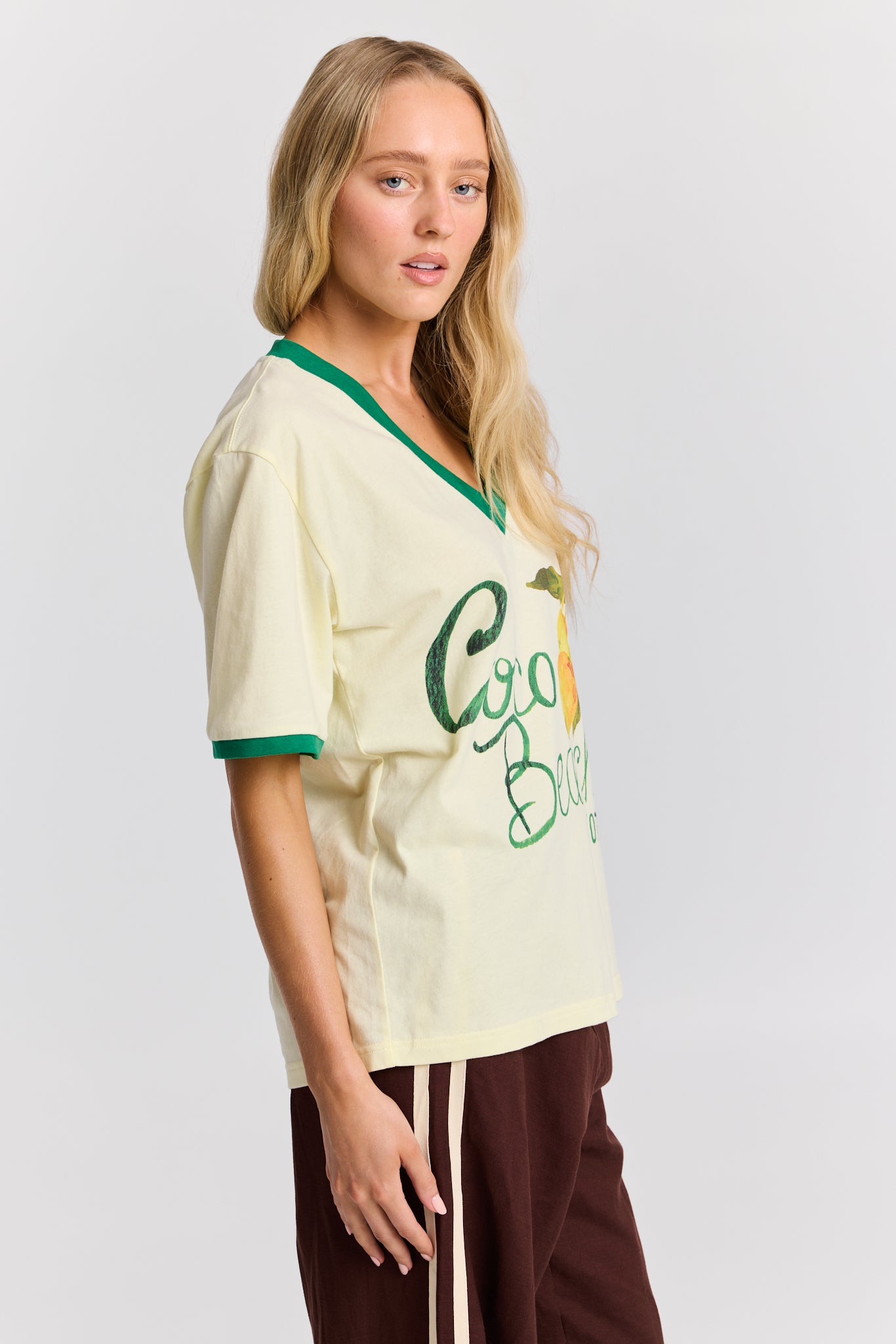 COCO BEACH HOTEL V-NECK TEE  - GREEN / YELLOW  - MAKU