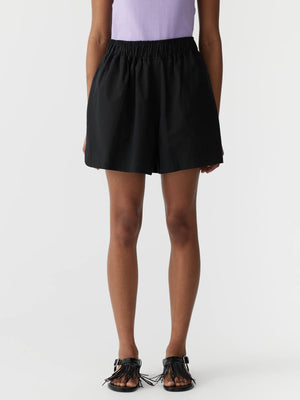 CRUSHED COTTON TENNIS SHORT - BLACK - BASSIKE