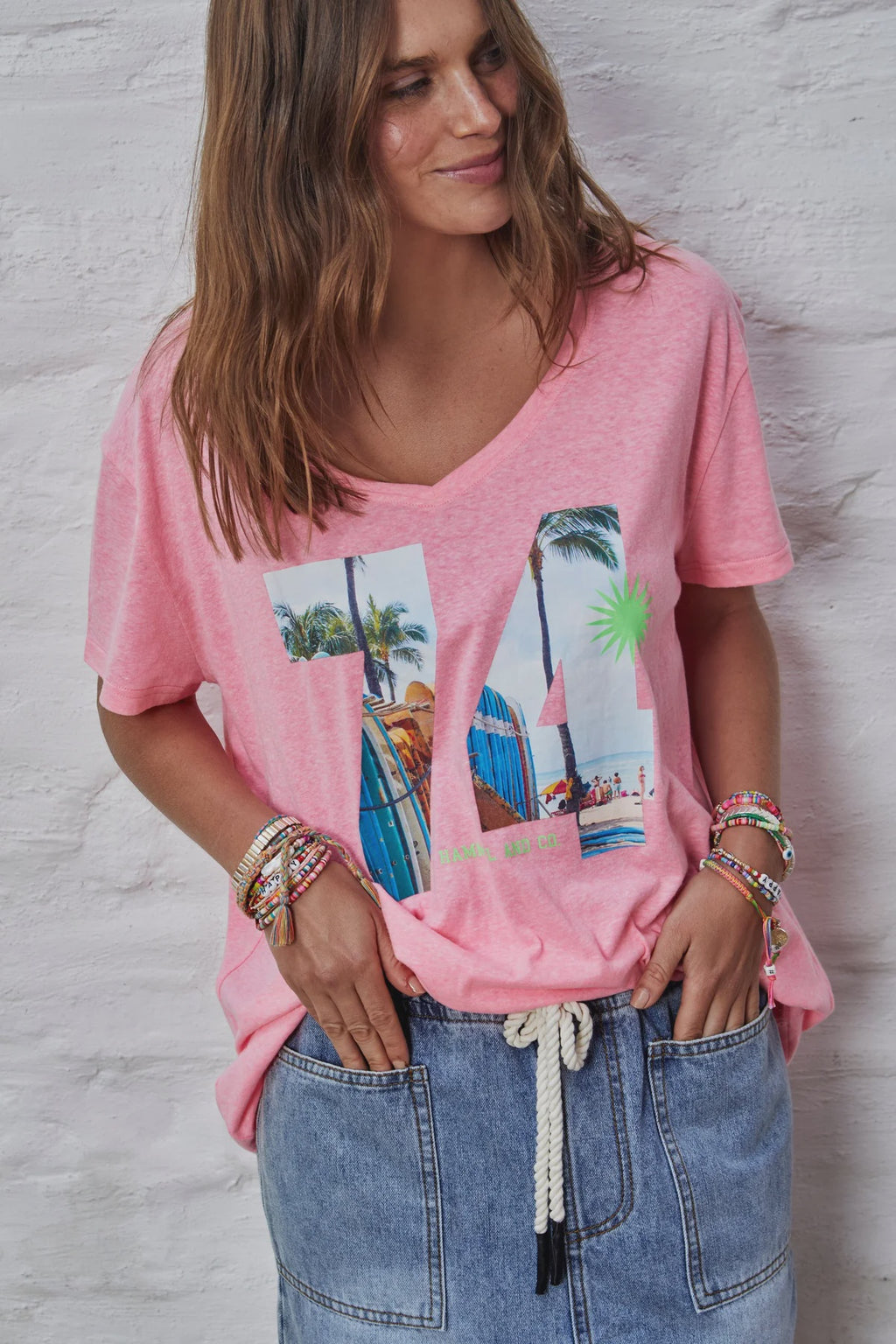 RETRO PALM V NECK TEE - HOT PINK - HAMMILL & CO